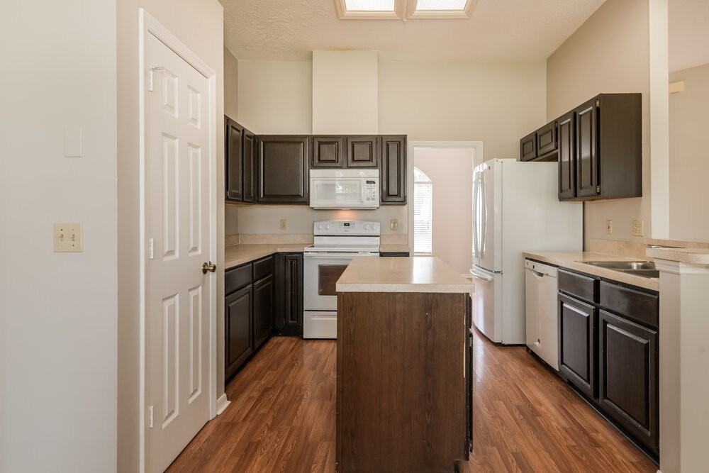 9157 Camshire Dr - Photo 6 of 16