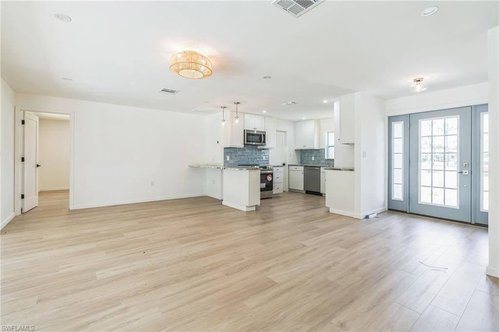 13724 River Forest Dr - Photo 5 of 15