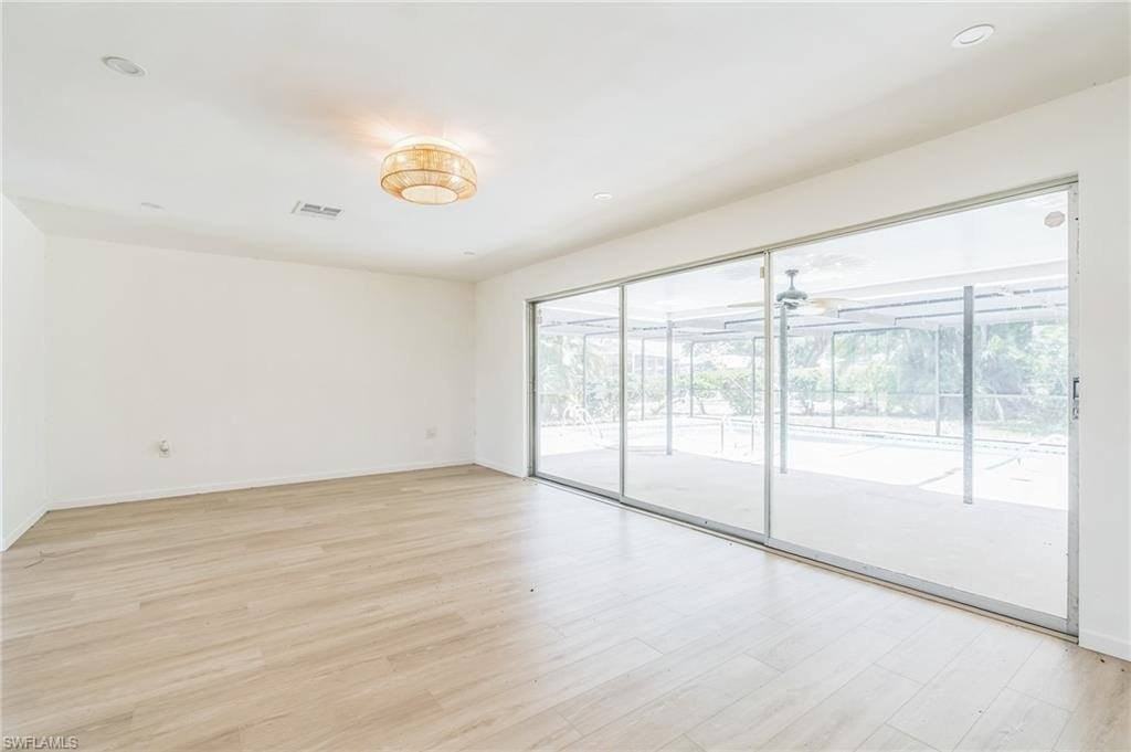 13724 River Forest Dr - Photo 6 of 15