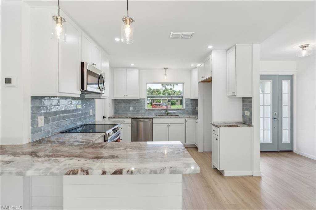 13724 River Forest Dr - Photo 7 of 15