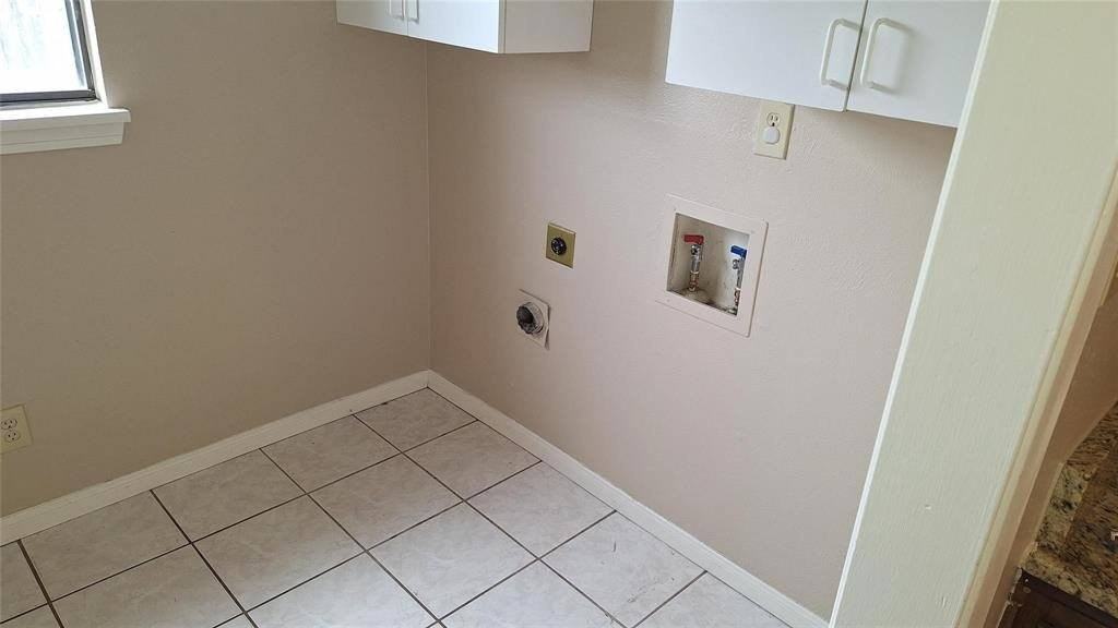 829 Acadia Dr - Photo 5 of 9