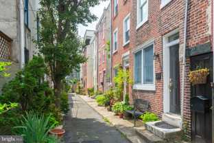 704 S Darien St - Photo 1 of 1