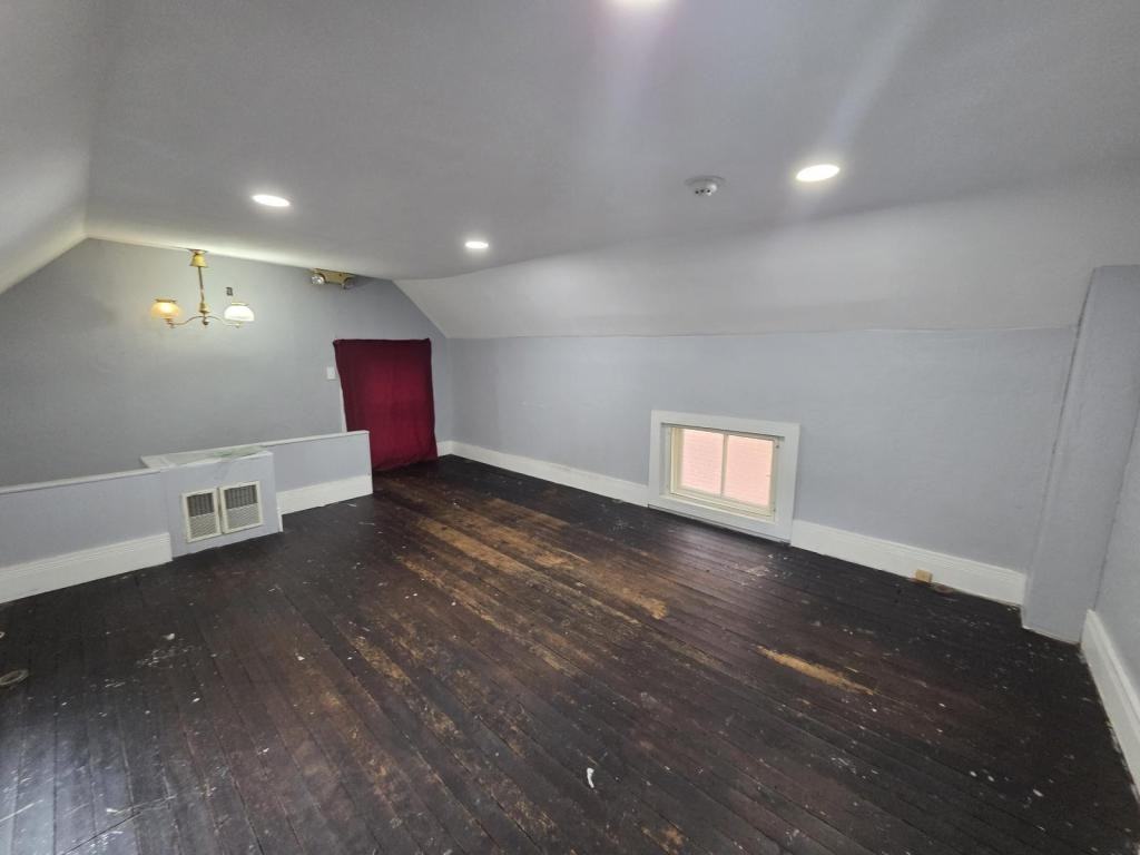 435 E Walnut St - Photo 5 of 10