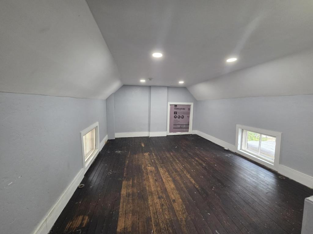 435 E Walnut St - Photo 6 of 10