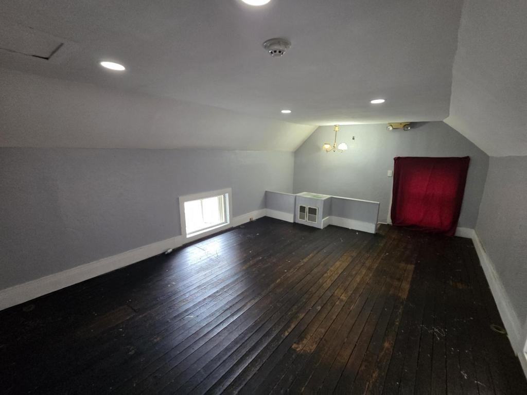 435 E Walnut St - Photo 7 of 10