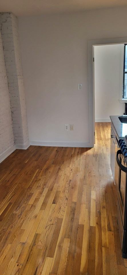 630 E 9th St #20 - Photo 2 of 15