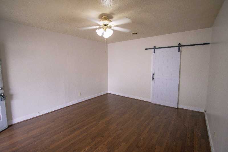 510 Baltimore St #512 - Photo 2 of 8