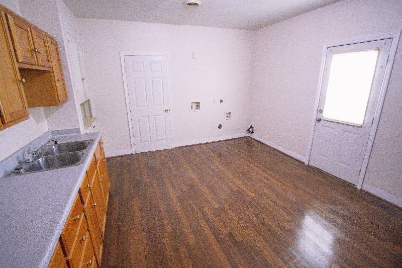 510 Baltimore St #512 - Photo 4 of 8