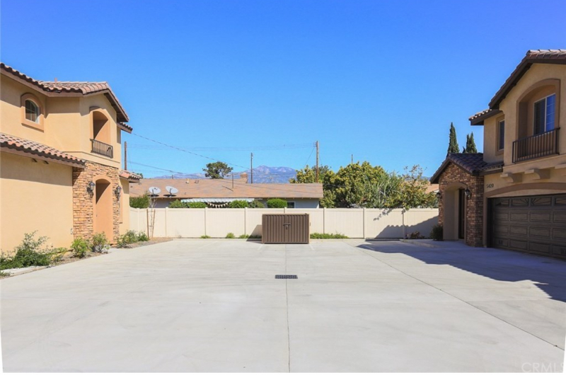 5418 Welland Ave - Photo 3 of 20