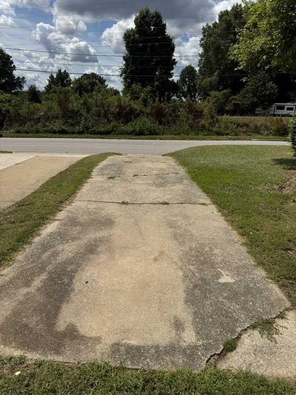 405 Hampton Dr - Photo 4 of 12