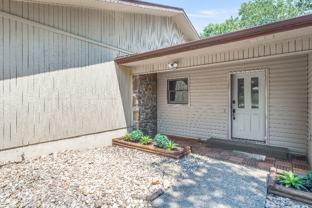 4 Gretchen Ln - Photo 1 of 1