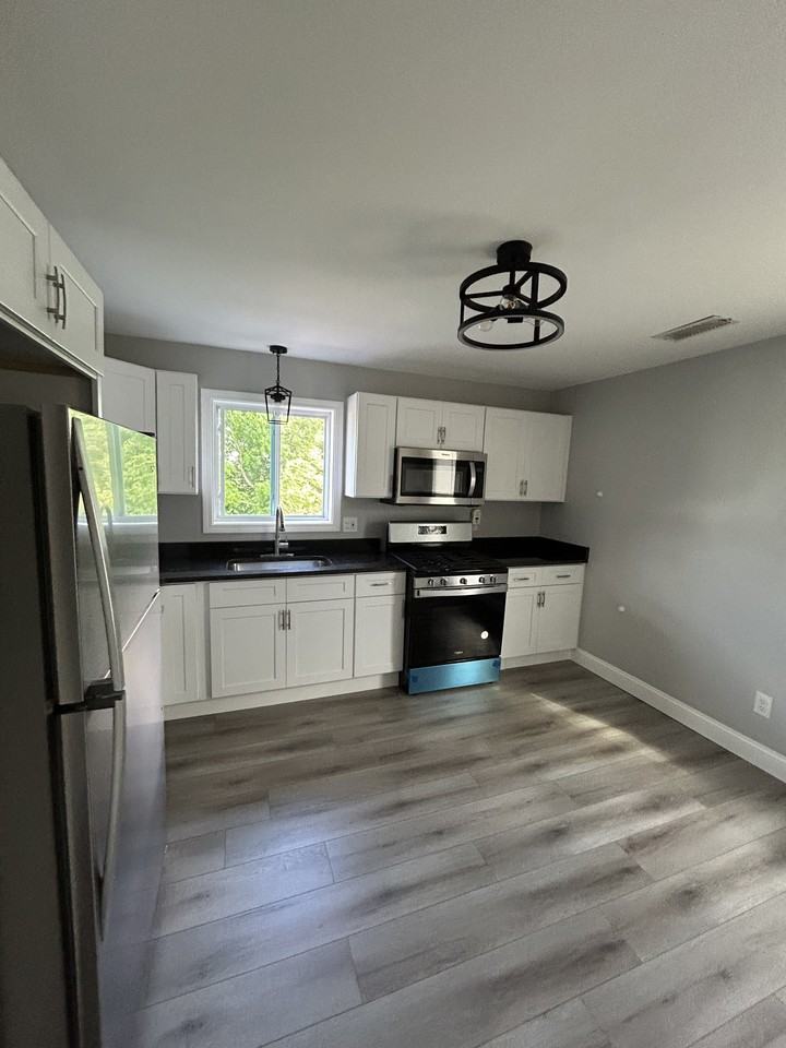 58 Ninth St #2 - Photo 3 of 10