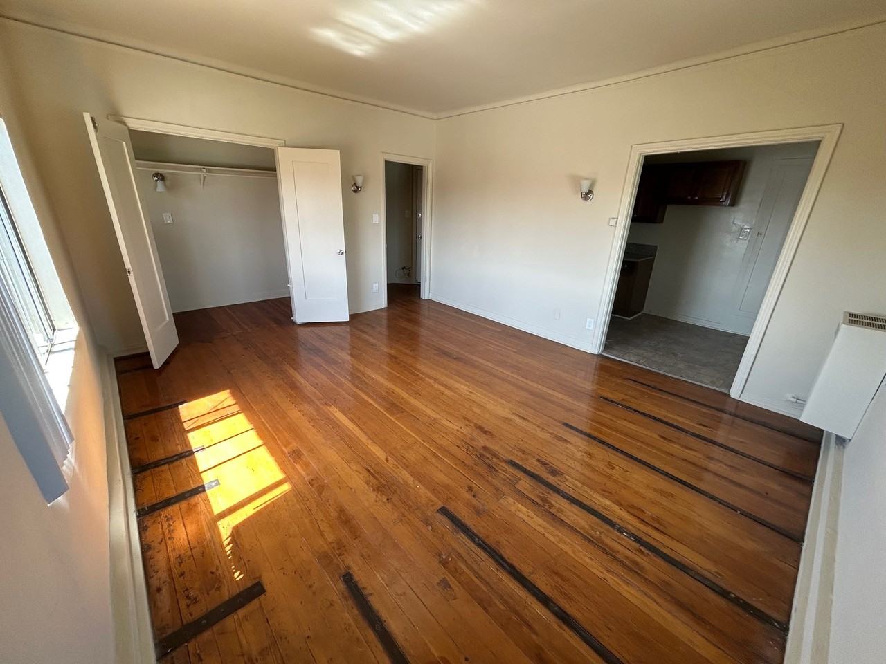 318 N Mariposa Ave #105 - Photo 2 of 11