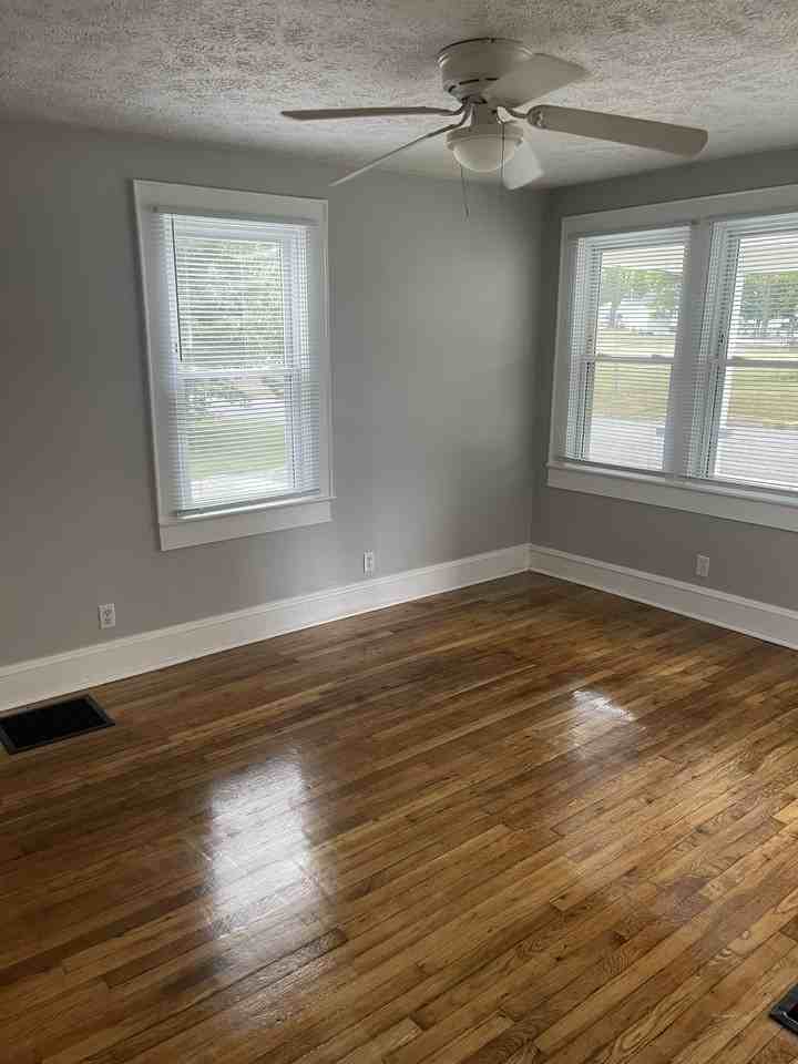645 W North St #NA - Photo 2 of 6