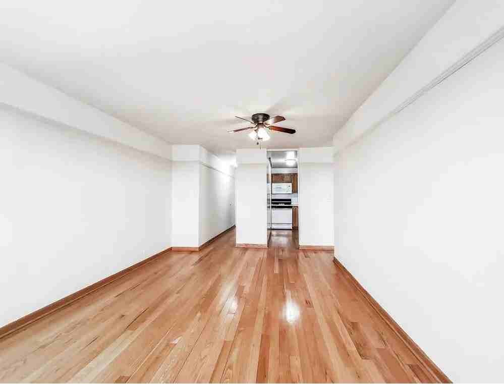 W Buena Ave & N Broadway - Photo 2 of 11