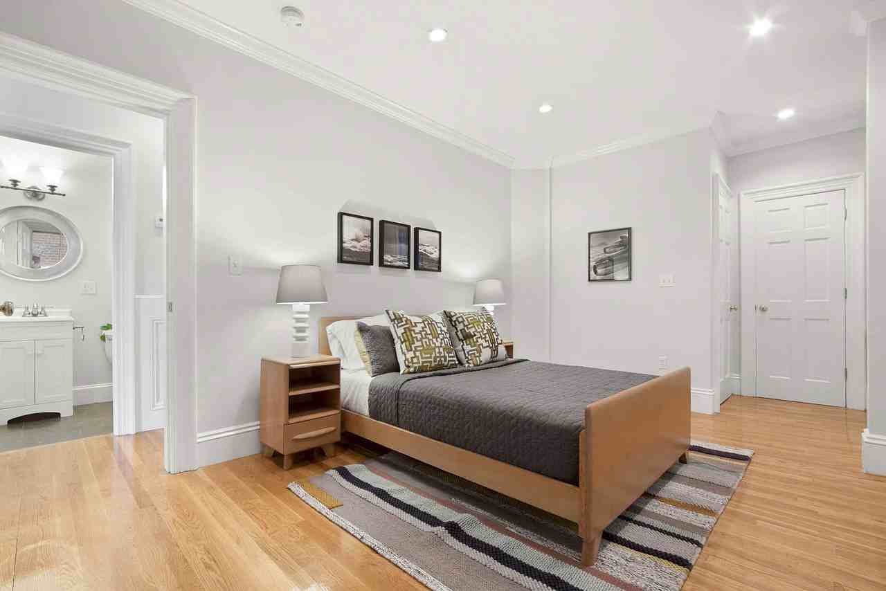 244 Beacon St #11 - Photo 4 of 8