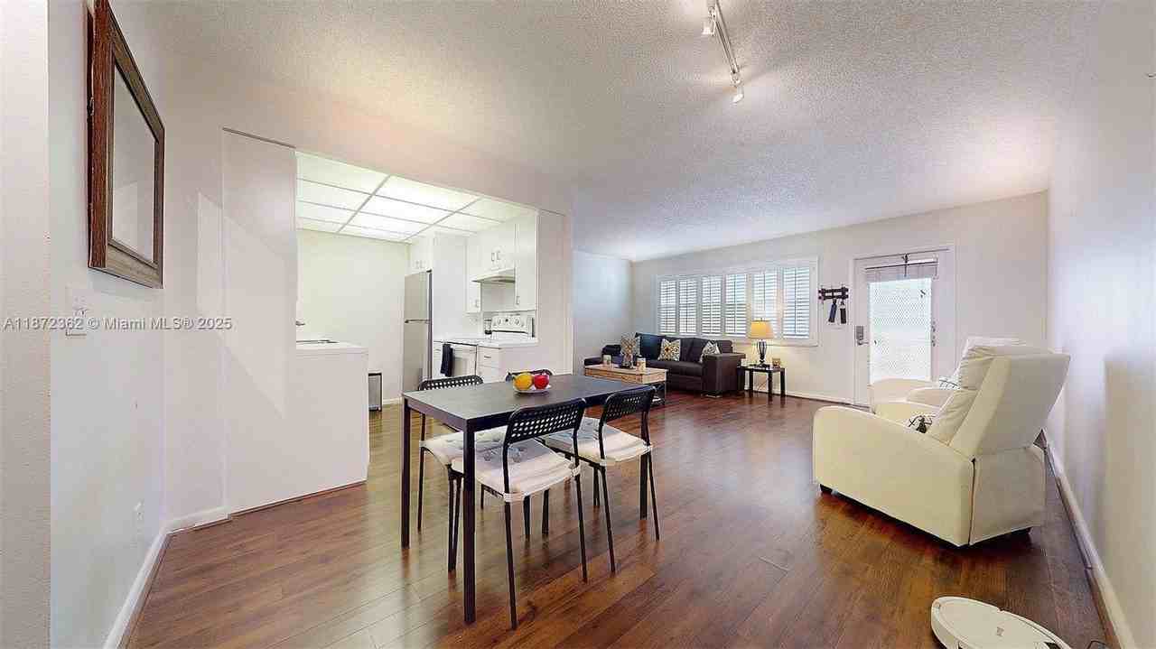 4047 Rexford Drive #4047