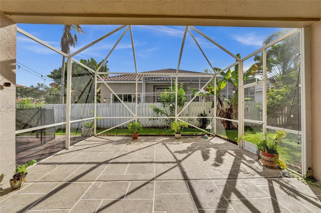 1379 Nw 166th Ave - Photo 4 of 15