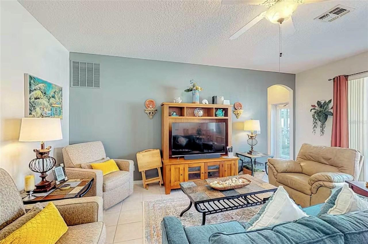 136 Henley Cir - Photo 4 of 22