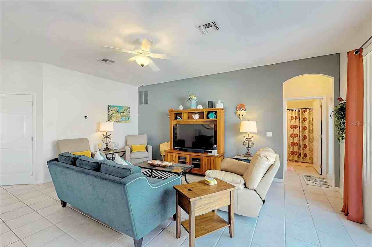 136 Henley Cir - Photo 5 of 22