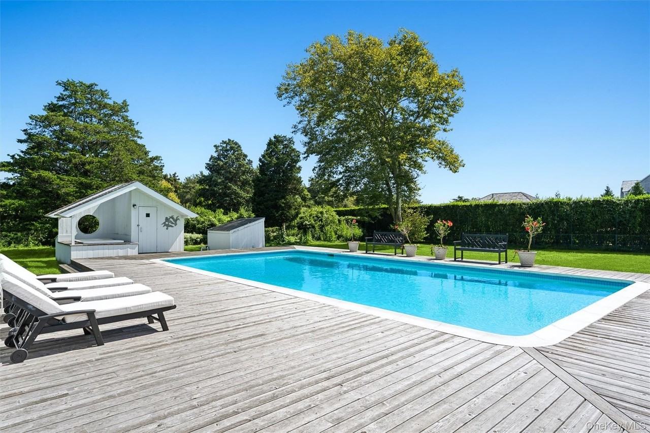 18 Quogo Neck Ln - Photo 2 of 21