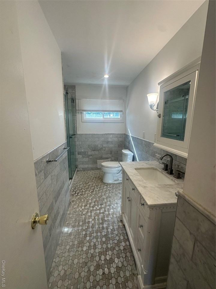 8 Maryanne Ave - Photo 7 of 17