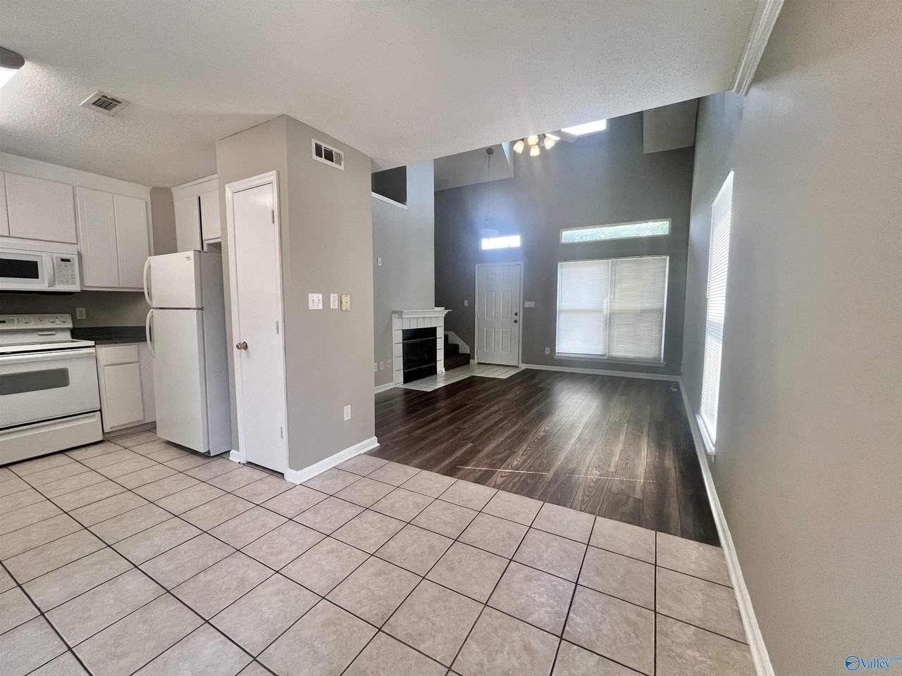 102 Yellowwood Ct - Photo 4 of 17