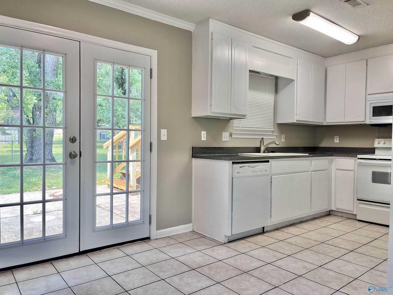 102 Yellowwood Ct - Photo 5 of 17