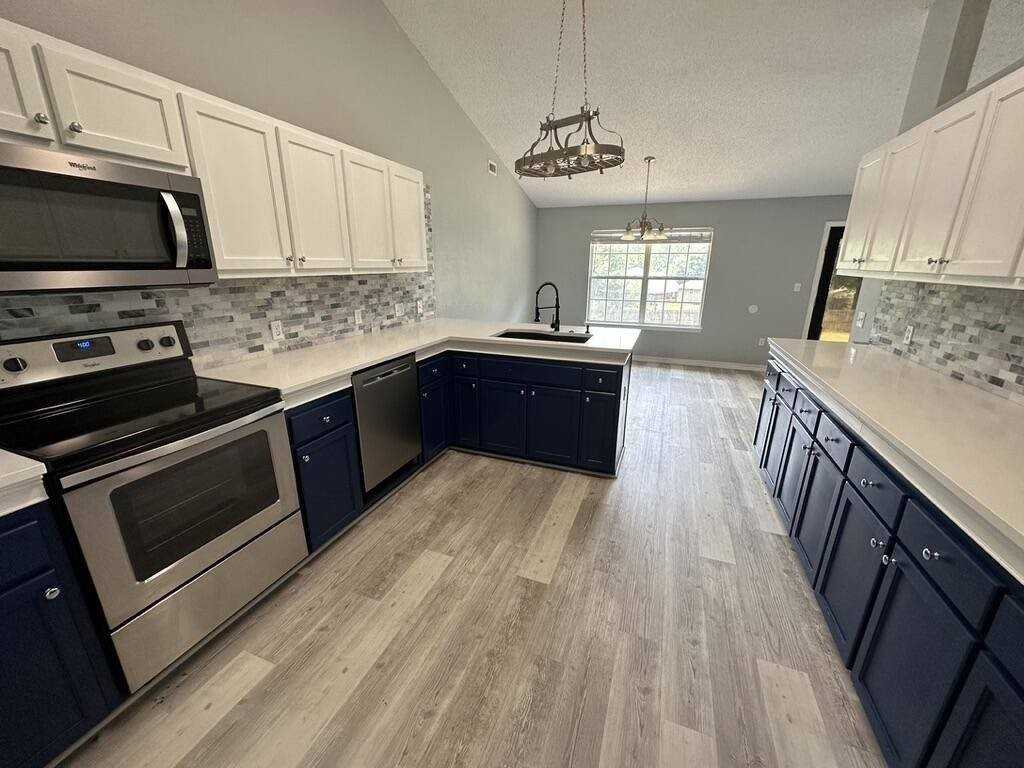 427 Triton St - Photo 2 of 15