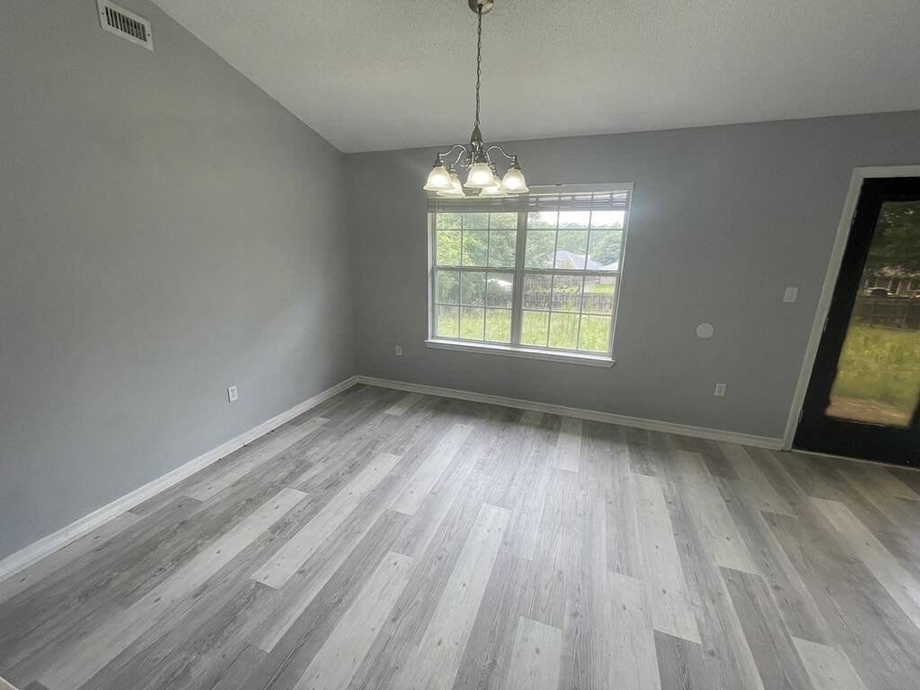 427 Triton St - Photo 5 of 15