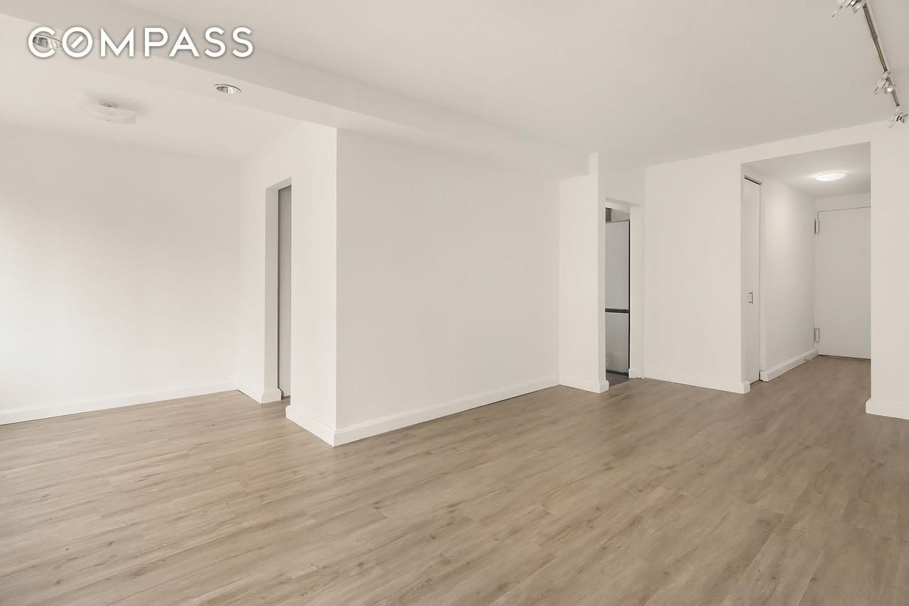 430 W 34th St #7A - Photo 2 of 7