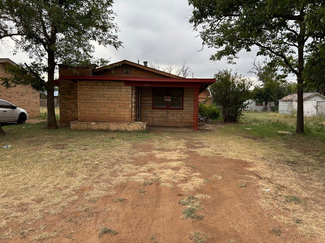 1504 11th St - Photo 3 of 11