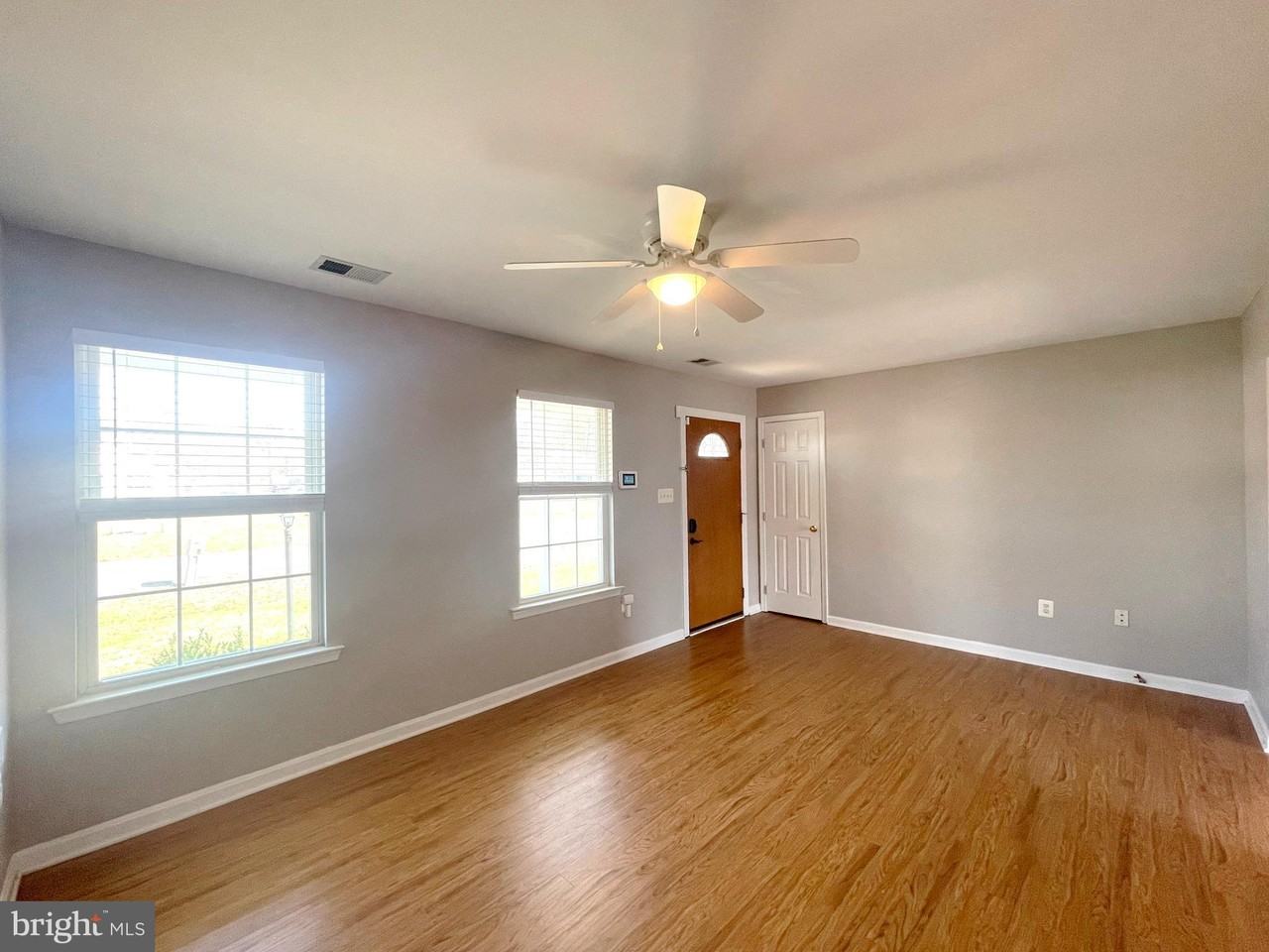 813 Yardley Drive - Photo 2 of 19