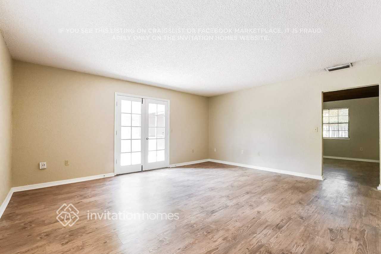 801 Westchester Dr - Photo 3 of 17