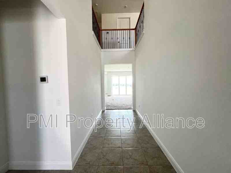 2180 Axel St - Photo 2 of 34