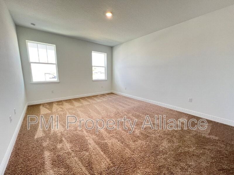 2180 Axel St - Photo 3 of 34