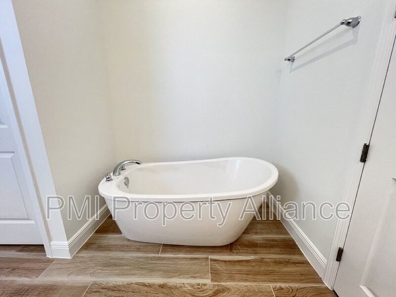 2180 Axel St - Photo 7 of 34