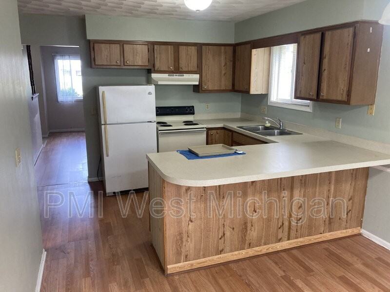 214 Grand Manor Dr - Photo 3 of 14