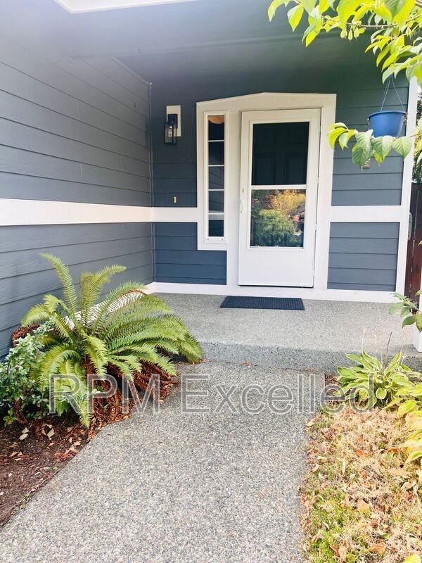 3626 180th St E - Photo 3 of 22