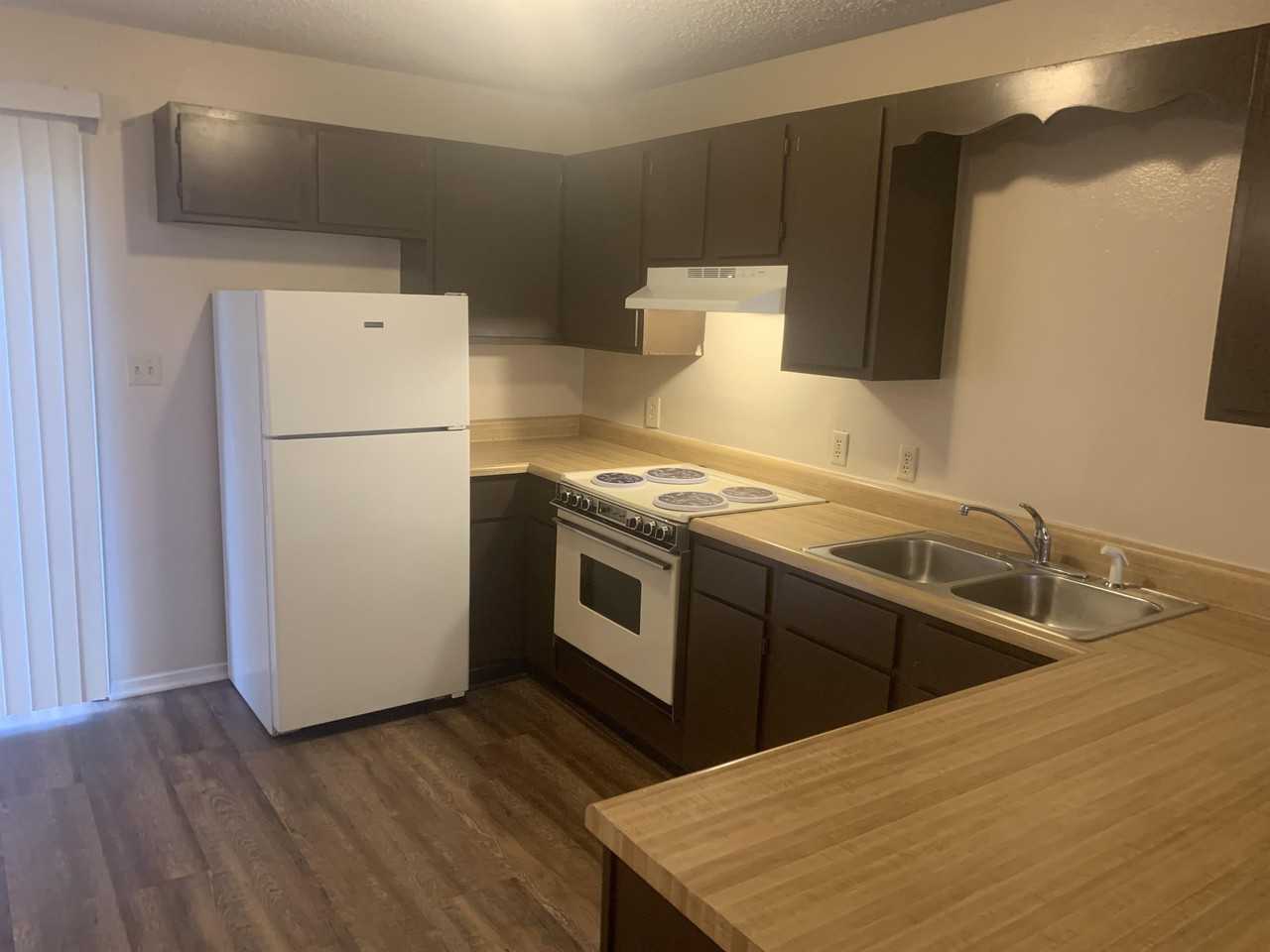 1350 North Constitution Avenue - Photo 3 of 50