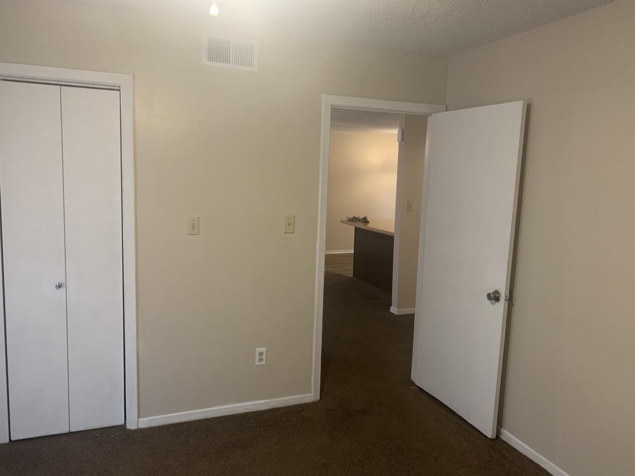 1350 North Constitution Avenue - Photo 5 of 50