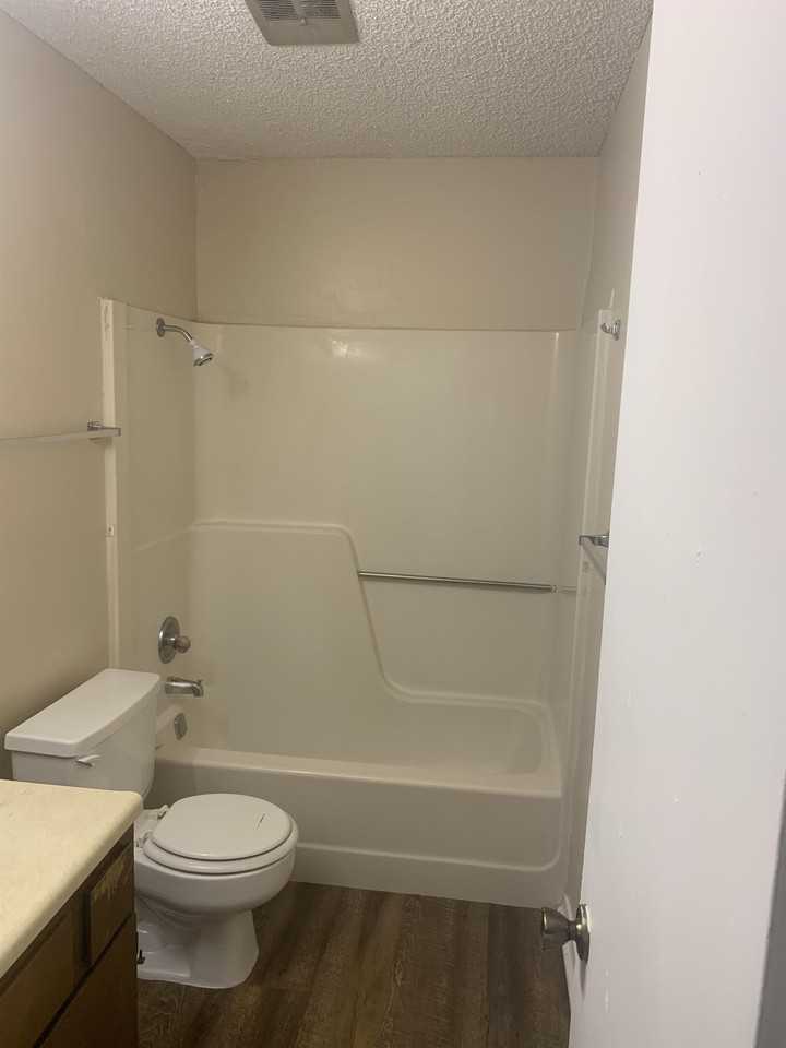 1350 North Constitution Avenue - Photo 7 of 50