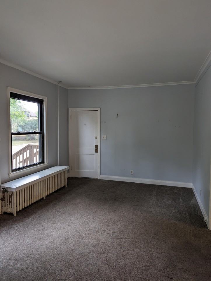 7TH STREET APARTMENTS - Photo 3 of 13