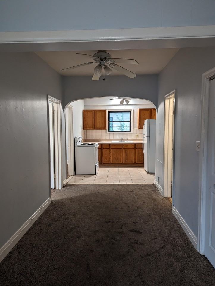 7TH STREET APARTMENTS - Photo 4 of 13