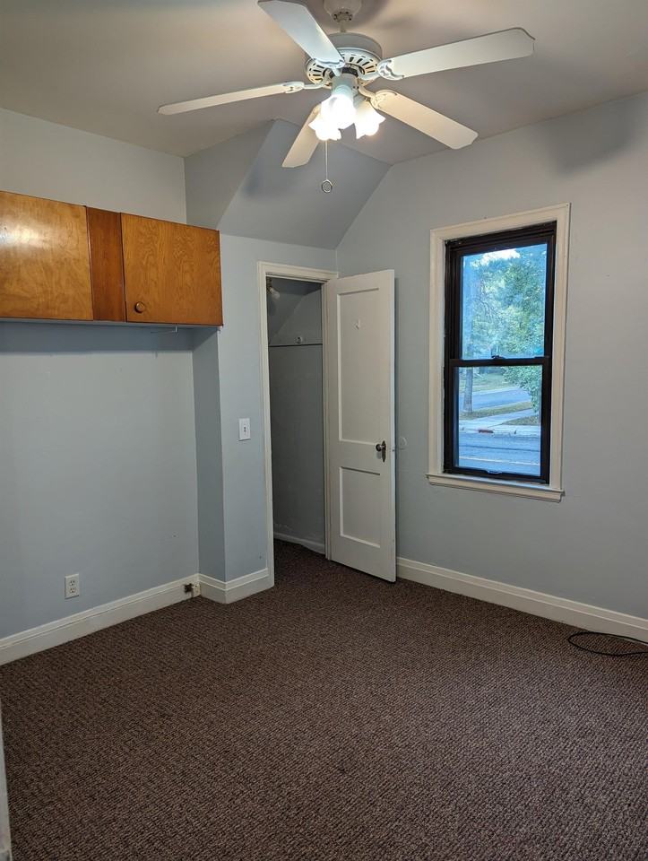 7TH STREET APARTMENTS - Photo 5 of 13