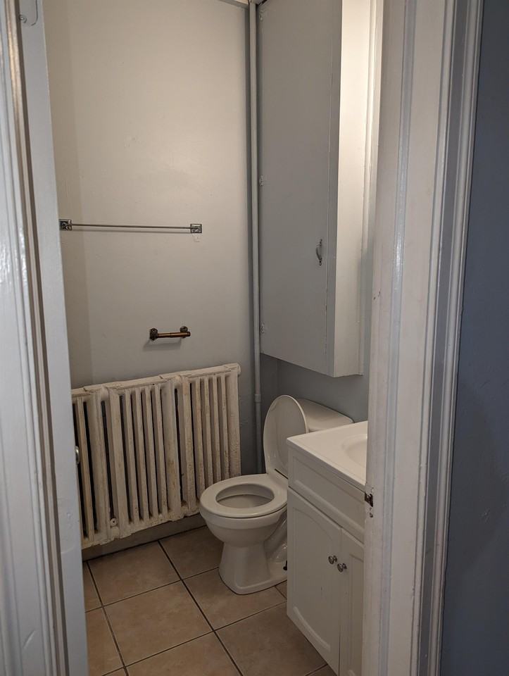 7TH STREET APARTMENTS - Photo 7 of 13