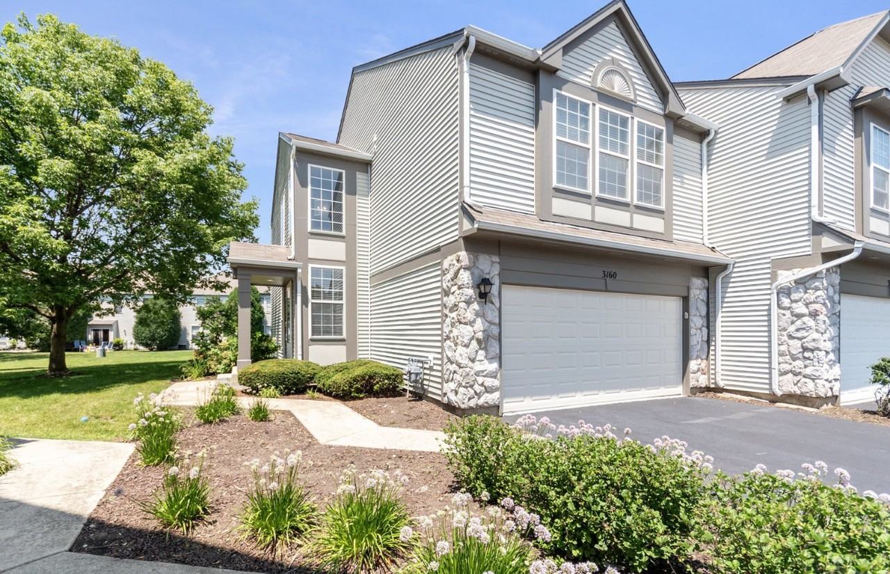 3160 Bromley Ln - Photo 3 of 20