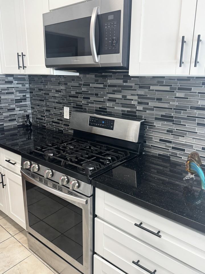 103 N Hayworth Ave #3