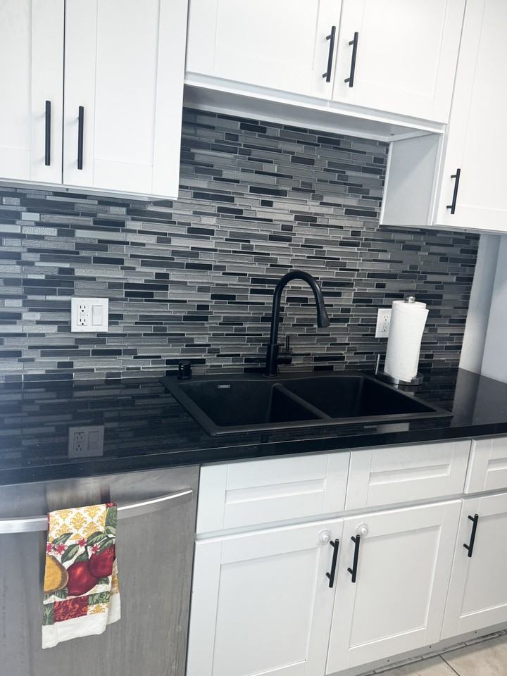 103 N Hayworth Ave #3 - Photo 2 of 12
