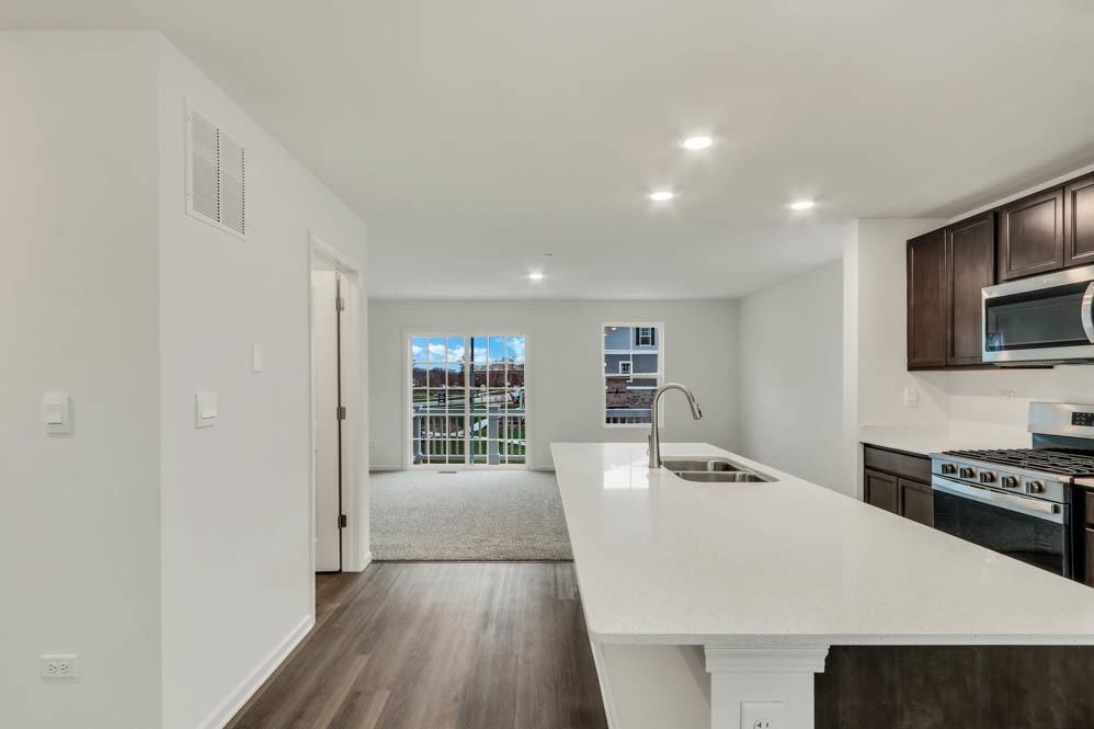 370 Bridgeview Ct #370 - Photo 6 of 47